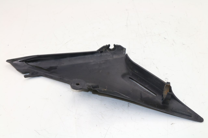 photo de COPERCHIO SOTTO SELLA DESTRO YAMAHA XJN DIVERSION 600 (2000 - 2003)
