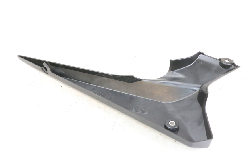 photo de COPERCHIO SOTTO SELLA DESTRO YAMAHA XJ6 ABS 600 (2008 - 2016)