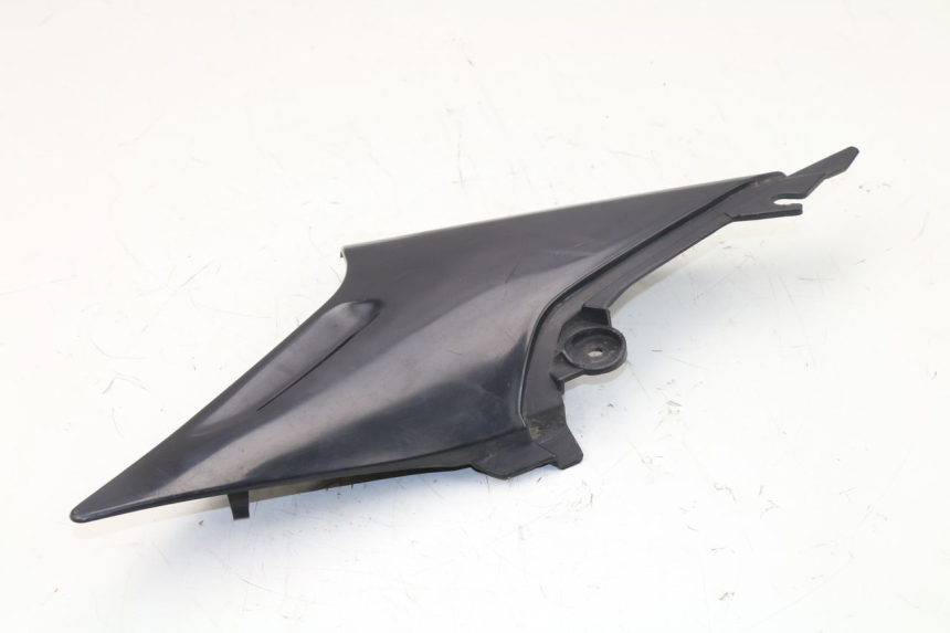 photo de COPERCHIO SOTTO SELLA DESTRO YAMAHA XJN DIVERSION 600 (2000 - 2003)