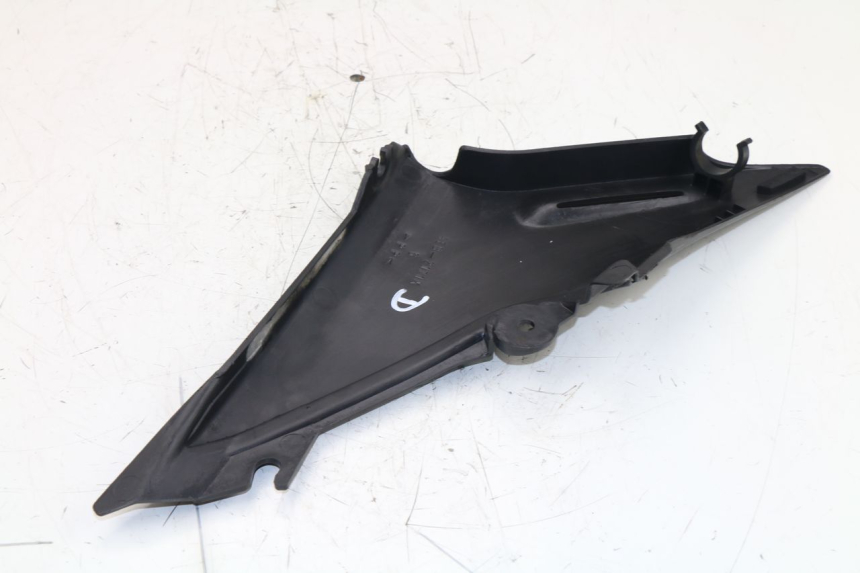 photo de COPERCHIO SOTTO SELLA DESTRO YAMAHA XJS DIVERSION 600 (1997 - 1999)