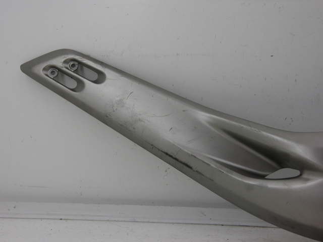 photo de COPERCHIO SOTTO SELLA DESTRO YAMAHA XP T-MAX TMAX 500 (2004 - 2007)