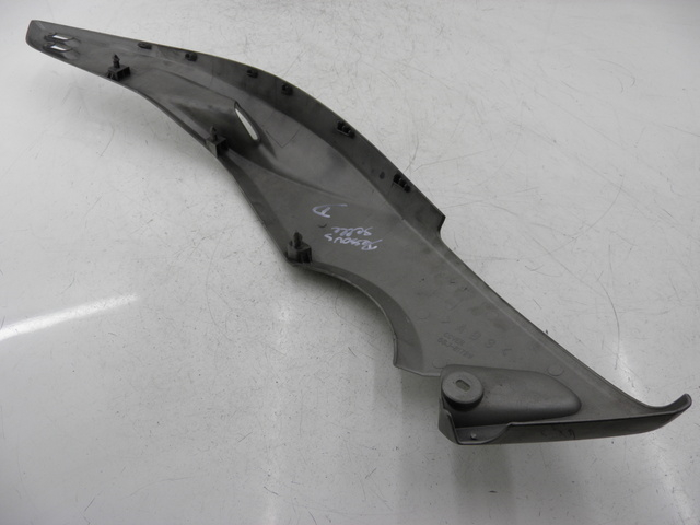 photo de COPERCHIO SOTTO SELLA DESTRO YAMAHA XP T-MAX TMAX 500 (2004 - 2007)