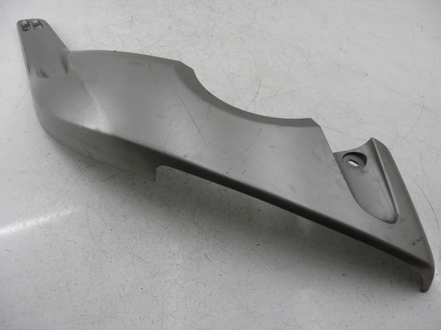 photo de COPERCHIO SOTTO SELLA DESTRO YAMAHA XP T-MAX TMAX 500 (2004 - 2007)