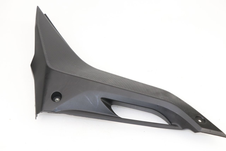 photo de COPERCHIO SOTTO SELLA DESTRO YAMAHA YZF R 125 (2008 - 2013)