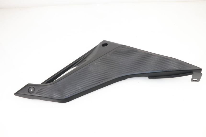 photo de COPERCHIO SOTTO SELLA DESTRO YAMAHA YZF R 125 (2008 - 2013)