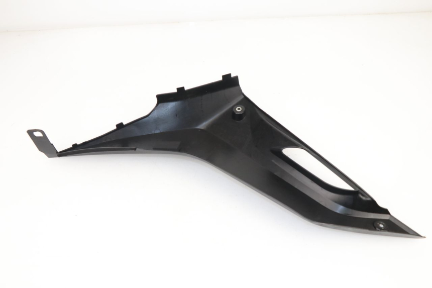 photo de COPERCHIO SOTTO SELLA DESTRO YAMAHA YZF R 125 (2008 - 2013)