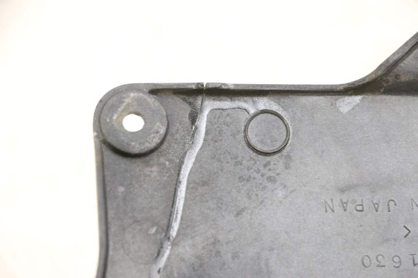 photo de CARENA SOTTO SELLA DESTRA KAWASAKI ZR 7 750 (1999 - 2001) - Caratteristiche distintive