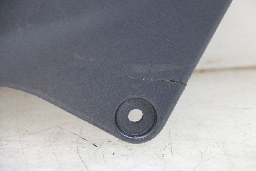 photo de CARENA SOTTO SELLA DESTRA KAWASAKI ZR 7 750 (1999 - 2001) - Ispezione visiva dettagliata