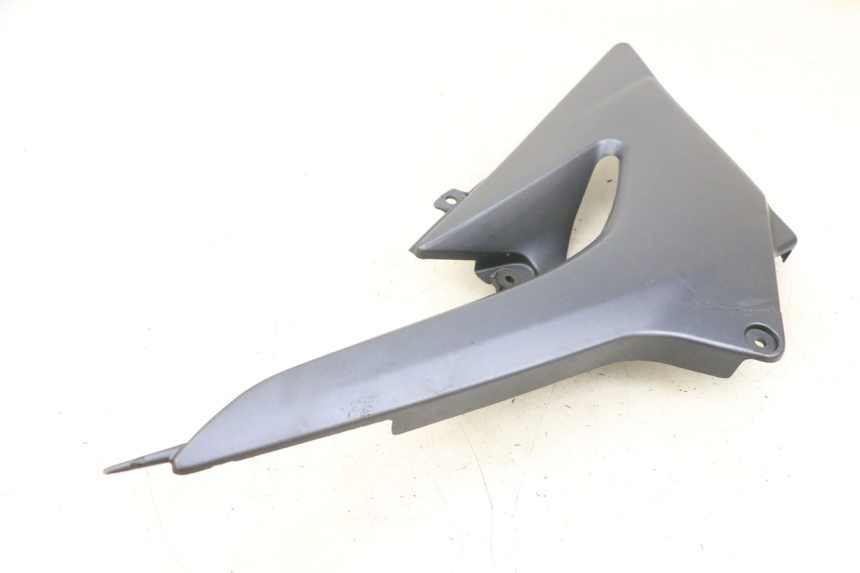 photo de CARENA SOTTO SELLA DESTRA KAWASAKI ZR 7 750 (1999 - 2001) - Zoom sullo stato d'uso