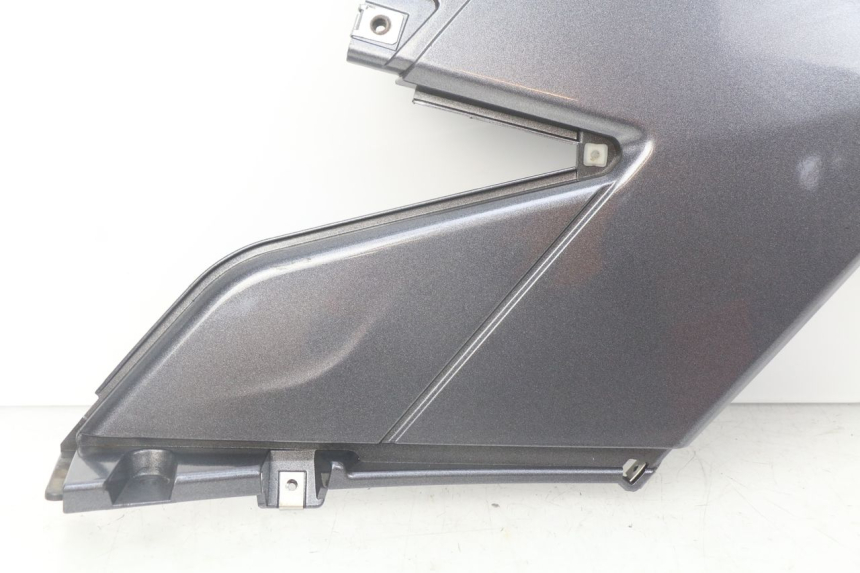 photo de COPERCHIO SOTTO SELLA SINISTRO APRILIA SRV 850 (2012 - 2017)