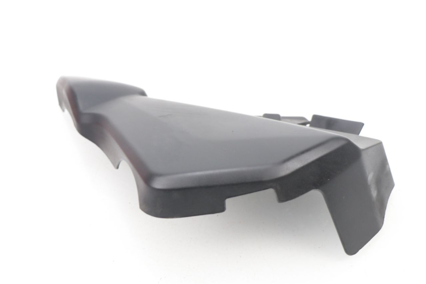 photo de COPERCHIO SOTTO SELLA SINISTRO HONDA CBF 500 (2004 - 2007)