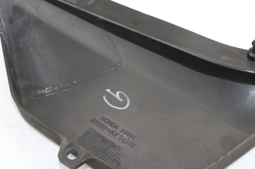 photo de COPERCHIO SOTTO SELLA SINISTRO HONDA CLR CITYFLY 125 (1998 - 2003)