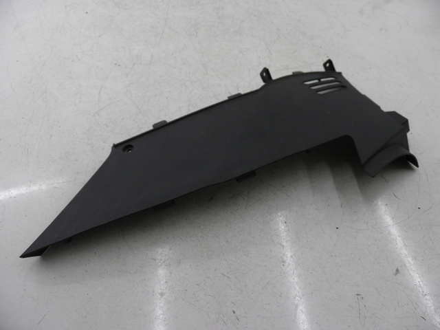 photo de COPERCHIO SOTTO SELLA SINISTRO DAELIM S2 FI 125 (2008 - 2012) - Zoom sullo stato d'uso