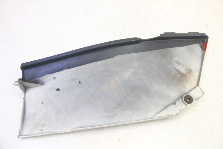 photo de CARENA SOTTO SELLA SINISTRA KAWASAKI GPX R WARBIRD 600 (1988 - 1993) - Primo piano tecnico