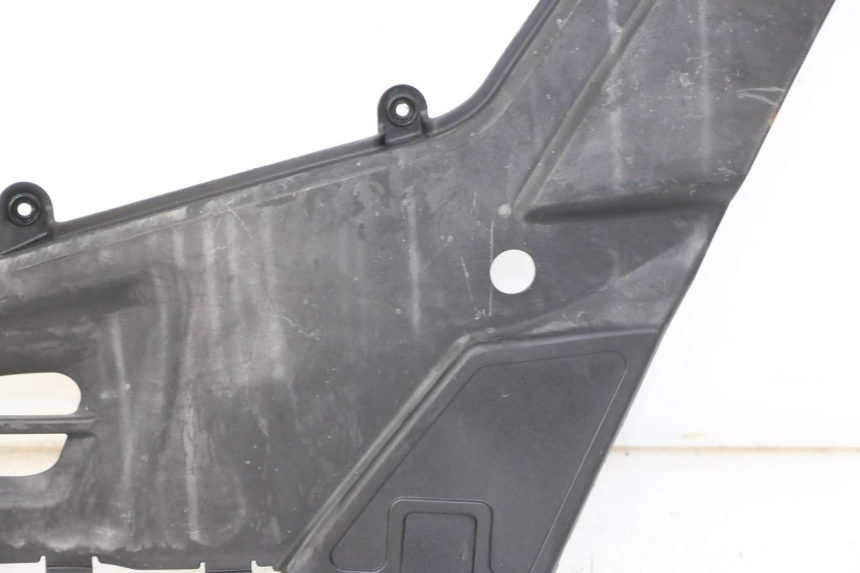photo de COPERCHIO SOTTO SELLA SINISTRO KYMCO PEOPLE S 125 (2000 - 2008)