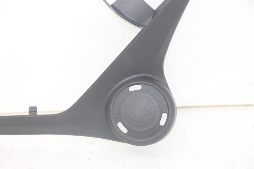 photo de CARENA SOTTO SELLA SINISTRA PIAGGIO MP3 HPE 300 (2019 - 2026) - Dettagli dei punti di fissaggio