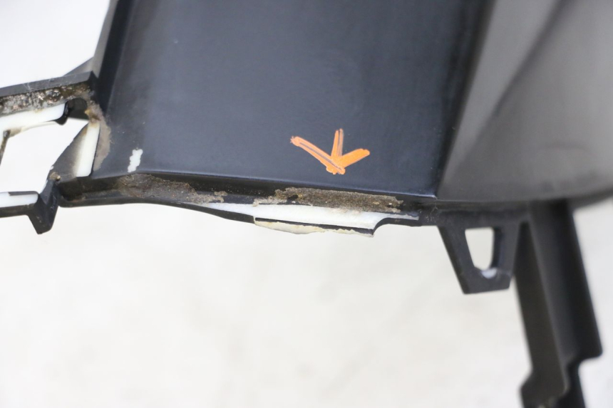 photo de CARENA SOTTO SELLA SINISTRA PEUGEOT SPEEDFIGHT 3 LC 2T 50 (2009 - 2015)