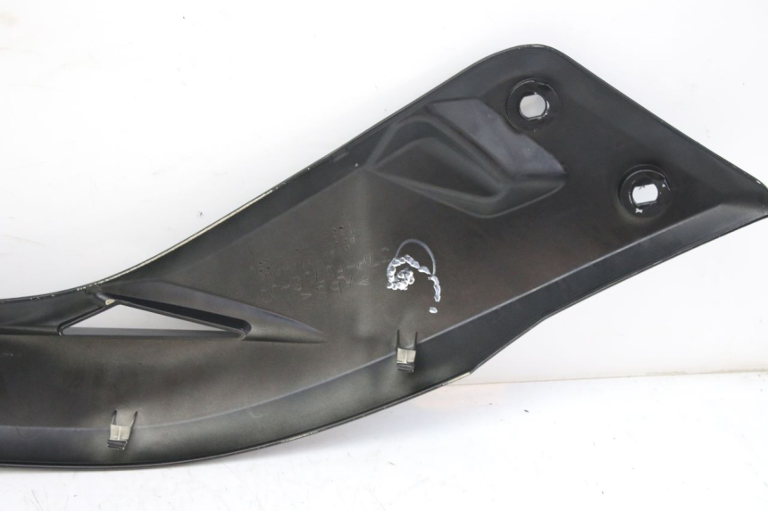 photo de COPERCHIO SOTTO SELLA SINISTRO MBK SKYCRUISER 125 (2010 - 2013)