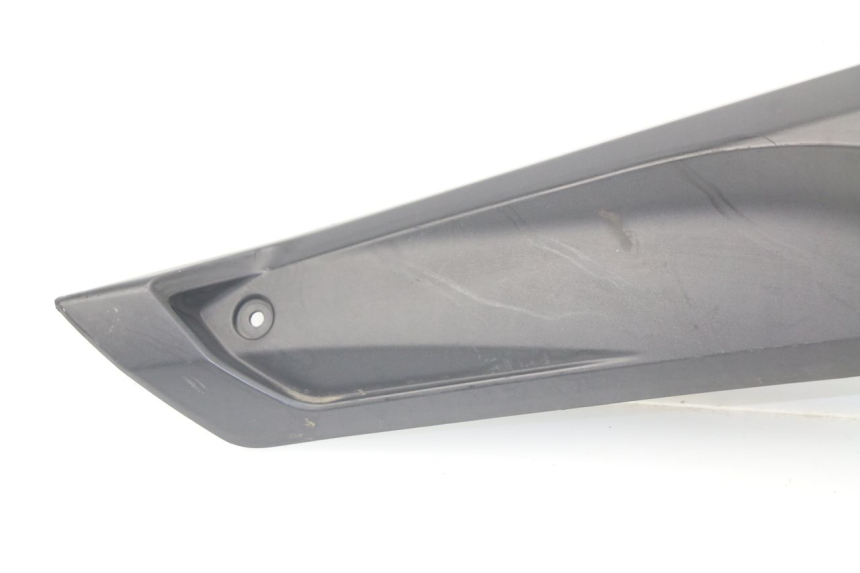 photo de CARENA SOTTO SELLA SINISTRA YAMAHA XMAX X-MAX ABS 125 (2014 - 2016) - Stato della superficie e materiale