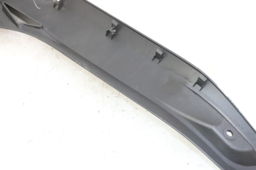 photo de COPERCHIO SOTTO SELLA SINISTRO YAMAHA X-MAX XMAX 125 (2010 - 2014)