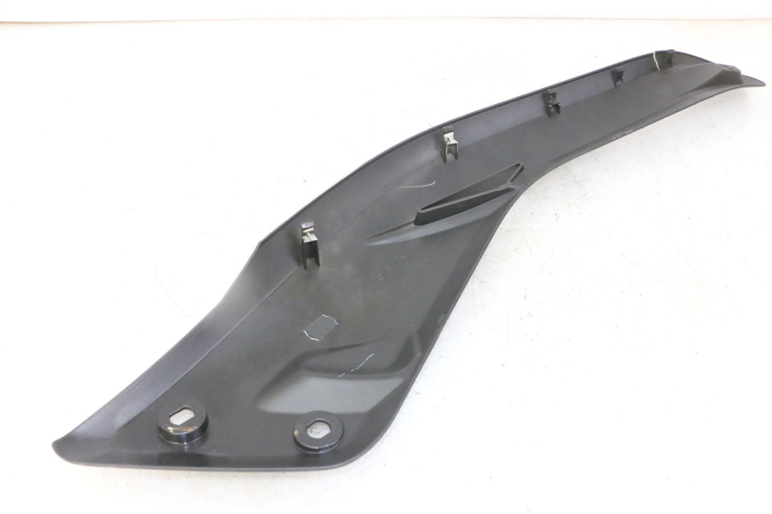 photo de COPERCHIO SOTTO SELLA SINISTRO YAMAHA X-MAX XMAX 125 (2010 - 2014)