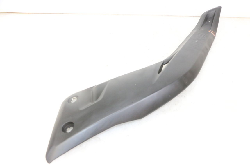 photo de COPERCHIO SOTTO SELLA SINISTRO YAMAHA X-MAX XMAX 125 (2010 - 2014)