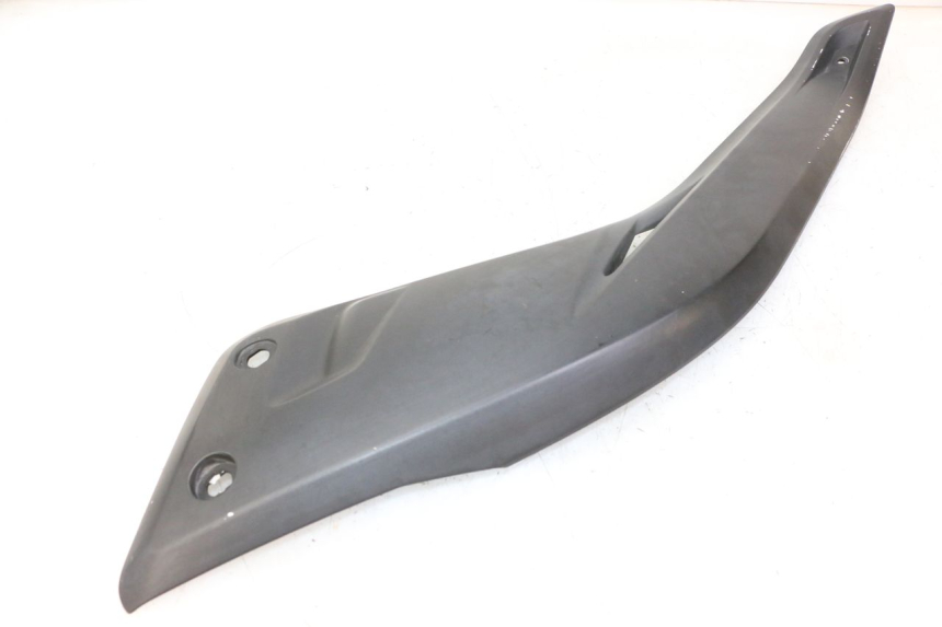 photo de COPERCHIO SOTTO SELLA SINISTRO YAMAHA X-MAX XMAX 125 (2010 - 2014)