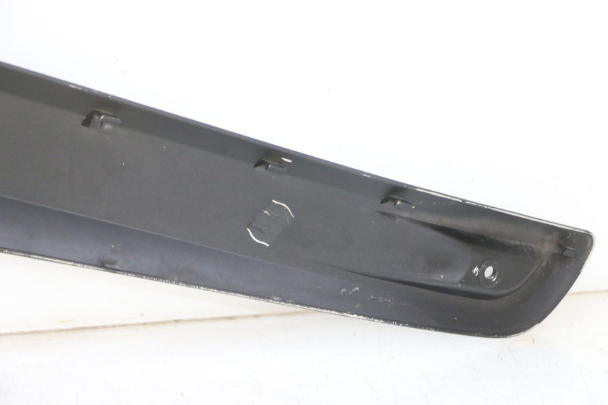 photo de COPERCHIO SOTTO SELLA SINISTRO YAMAHA X-MAX XMAX 125 (2010 - 2014)