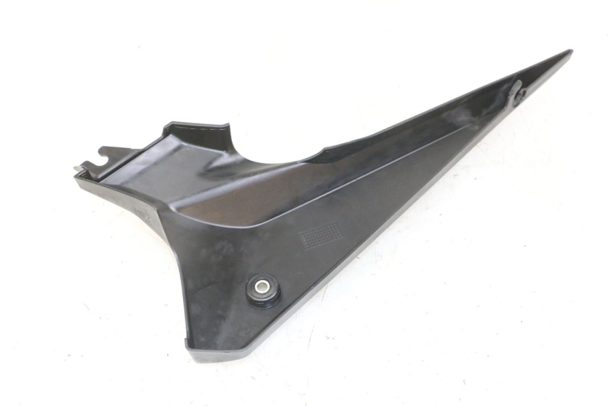 photo de COPERCHIO SOTTO SELLA SINISTRO YAMAHA XJ6 ABS 600 (2008 - 2016)