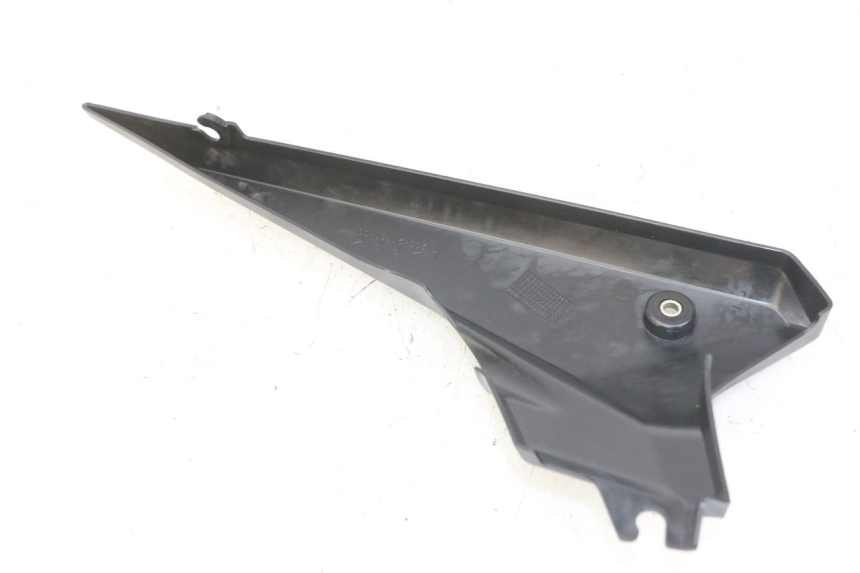 photo de COPERCHIO SOTTO SELLA SINISTRO YAMAHA XJ6 ABS 600 (2008 - 2016)