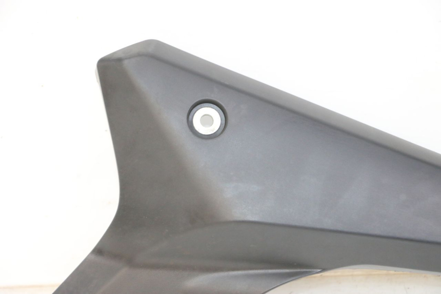photo de COPERCHIO SOTTO SELLA SINISTRO YAMAHA XJ6 ABS 600 (2008 - 2016)