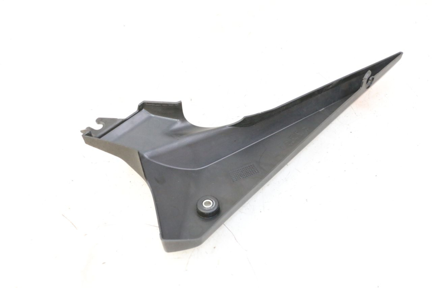 photo de COPERCHIO SOTTO SELLA SINISTRO YAMAHA XJ6 ABS 600 (2008 - 2016)