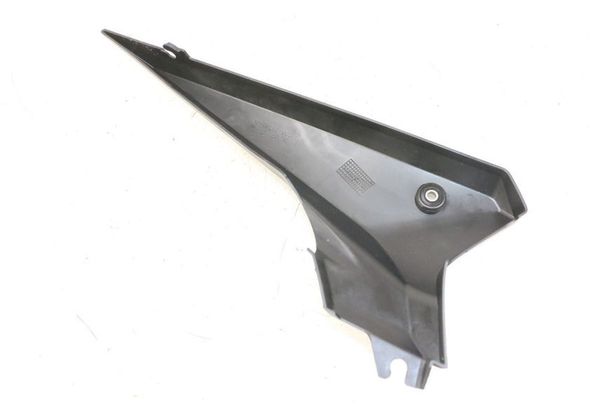 photo de COPERCHIO SOTTO SELLA SINISTRO YAMAHA XJ6 ABS 600 (2008 - 2016)