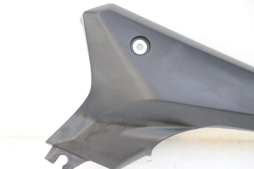 photo de COPERCHIO SOTTO SELLA SINISTRO YAMAHA XJ6 ABS 600 (2008 - 2016)