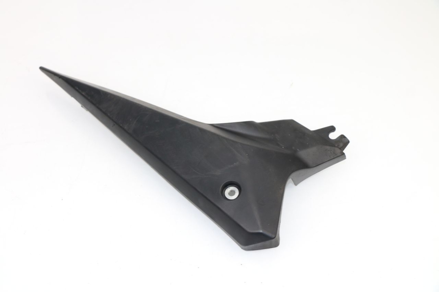 photo de COPERCHIO SOTTO SELLA SINISTRO YAMAHA XJ6 ABS 600 (2008 - 2016)