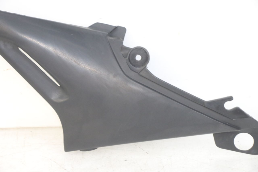 photo de COPERCHIO SOTTO SELLA SINISTRO YAMAHA XJN DIVERSION 600 (2000 - 2003)