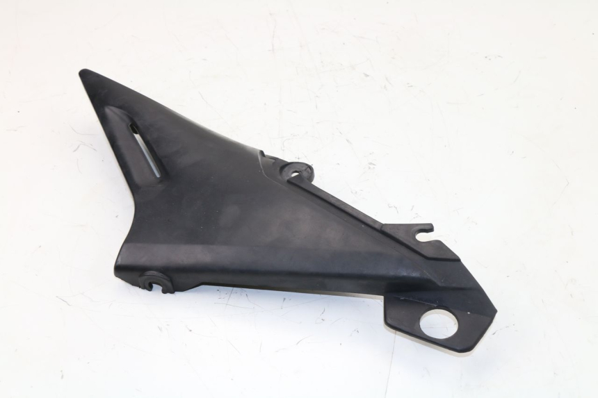 photo de COPERCHIO SOTTO SELLA SINISTRO YAMAHA XJN DIVERSION 600 (2000 - 2003)