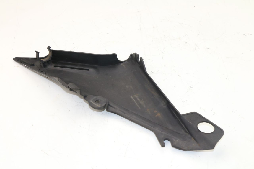 photo de COPERCHIO SOTTO SELLA SINISTRO YAMAHA XJN DIVERSION 600 (2000 - 2003)