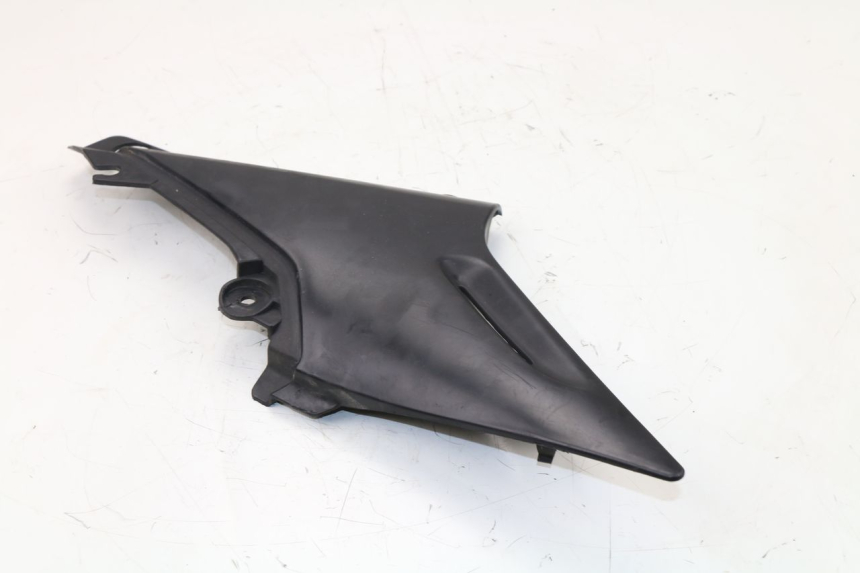 photo de COPERCHIO SOTTO SELLA SINISTRO YAMAHA XJN DIVERSION 600 (2000 - 2003)