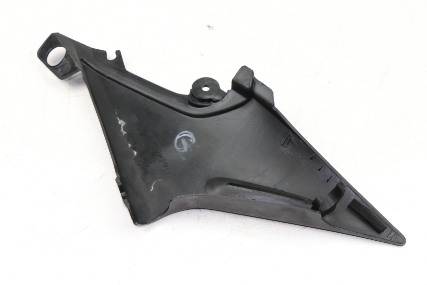 photo de COPERCHIO SOTTO SELLA SINISTRO YAMAHA XJS DIVERSION 600 (2000 - 2003)