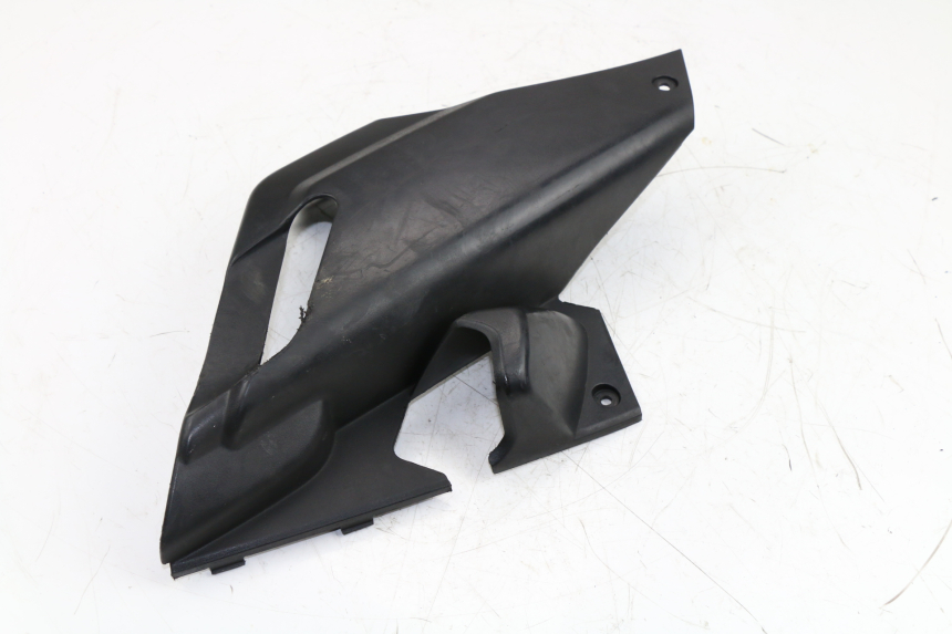 photo de COPERCHIO SOTTO SELLA SINISTRO YAMAHA XMAX X-MAX 125 (2006 - 2009)