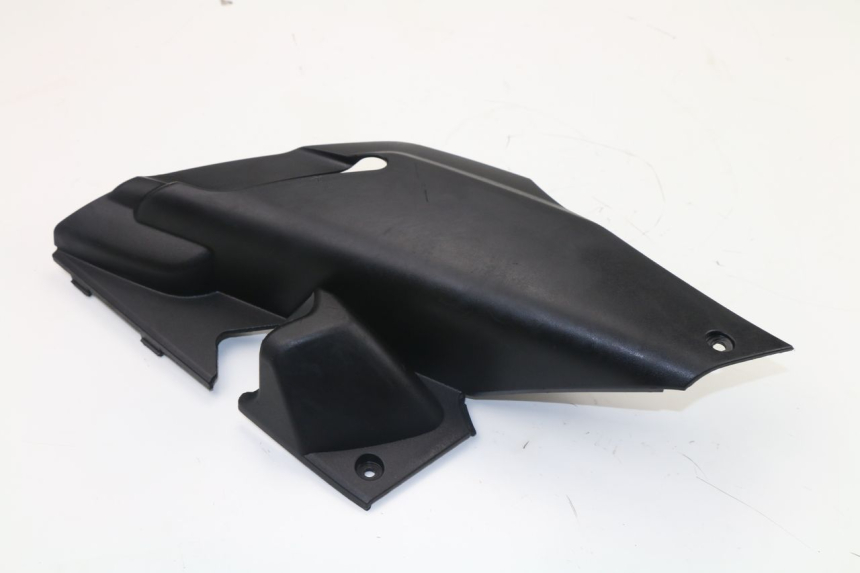 photo de COPERCHIO SOTTO SELLA SINISTRO YAMAHA XMAX X-MAX 125 (2006 - 2009)