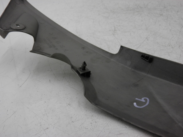 photo de COPERCHIO SOTTO SELLA SINISTRO YAMAHA XP T-MAX TMAX 500 (2004 - 2007)