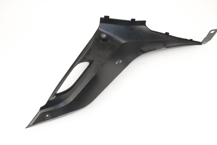 photo de COPERCHIO SOTTO SELLA SINISTRO YAMAHA YZF R 125 (2008 - 2013)