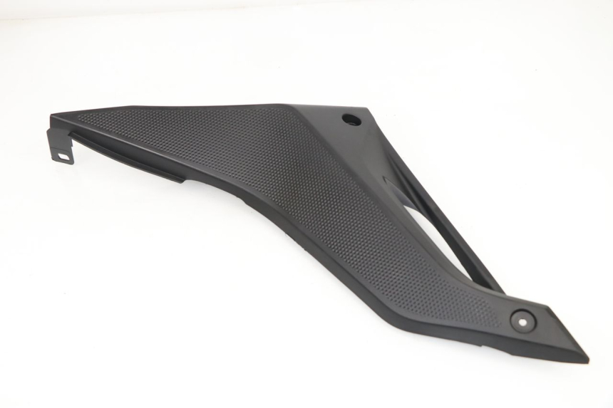photo de COPERCHIO SOTTO SELLA SINISTRO YAMAHA YZF R 125 (2008 - 2013)