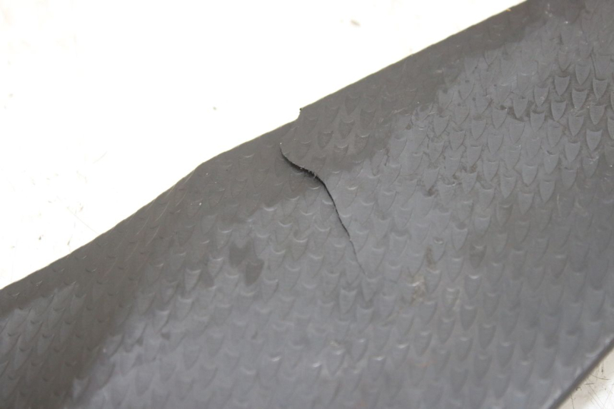 photo de COPERCHIO SOTTO SELLA SINISTRO YAMAHA YZF R1 1000 (2007 - 2008)