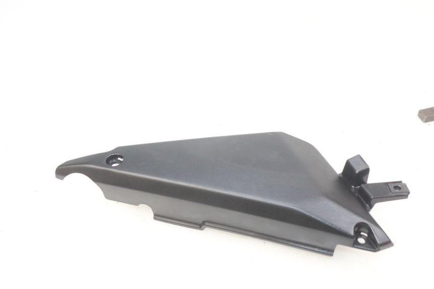 photo de COPERCHIO SOTTO SELLA SINISTRO KAWASAKI Z 650 (2016 - 2019)