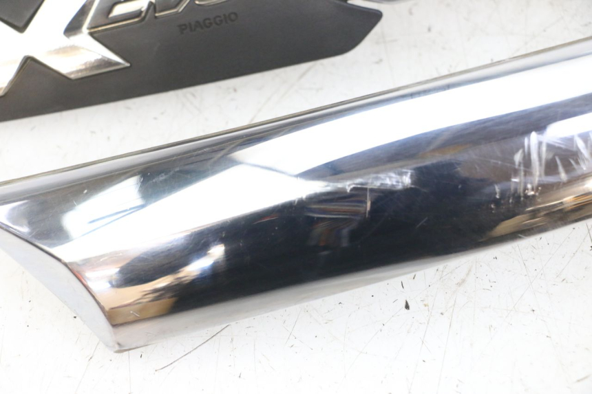 photo de CARENA SOTTO SELLA PIAGGIO XEVO - X EVO 125 (2007 - 2016) - Stato della superficie e materiale