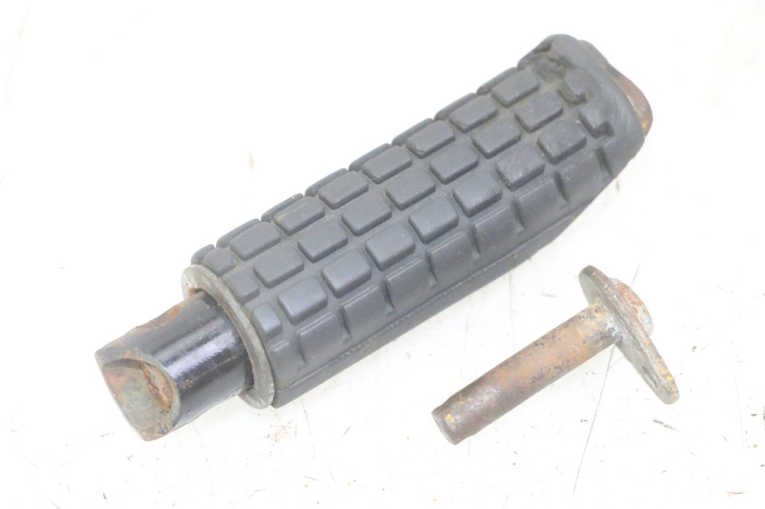 photo de PEDANA POSTERIORE DESTRA HONDA CBF 500 (2004 - 2007)