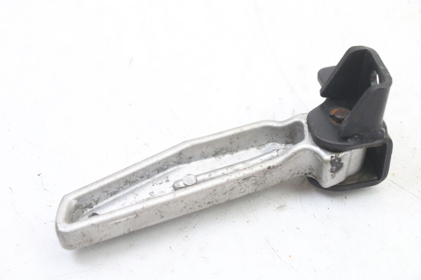 photo de PEDANA POSTERIORE DESTRA SYM FIDDLE 3 III 125 (2014 - 2020) - Primo piano tecnico